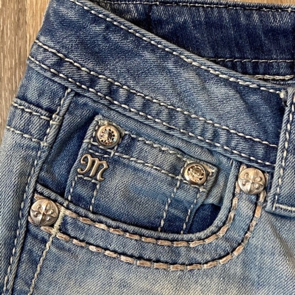 MISS ME Signature Cuffed Capri Bling Pocket Pants - Picture 5 of 10